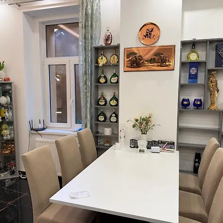 Galaxy דירה קרלובי וארי